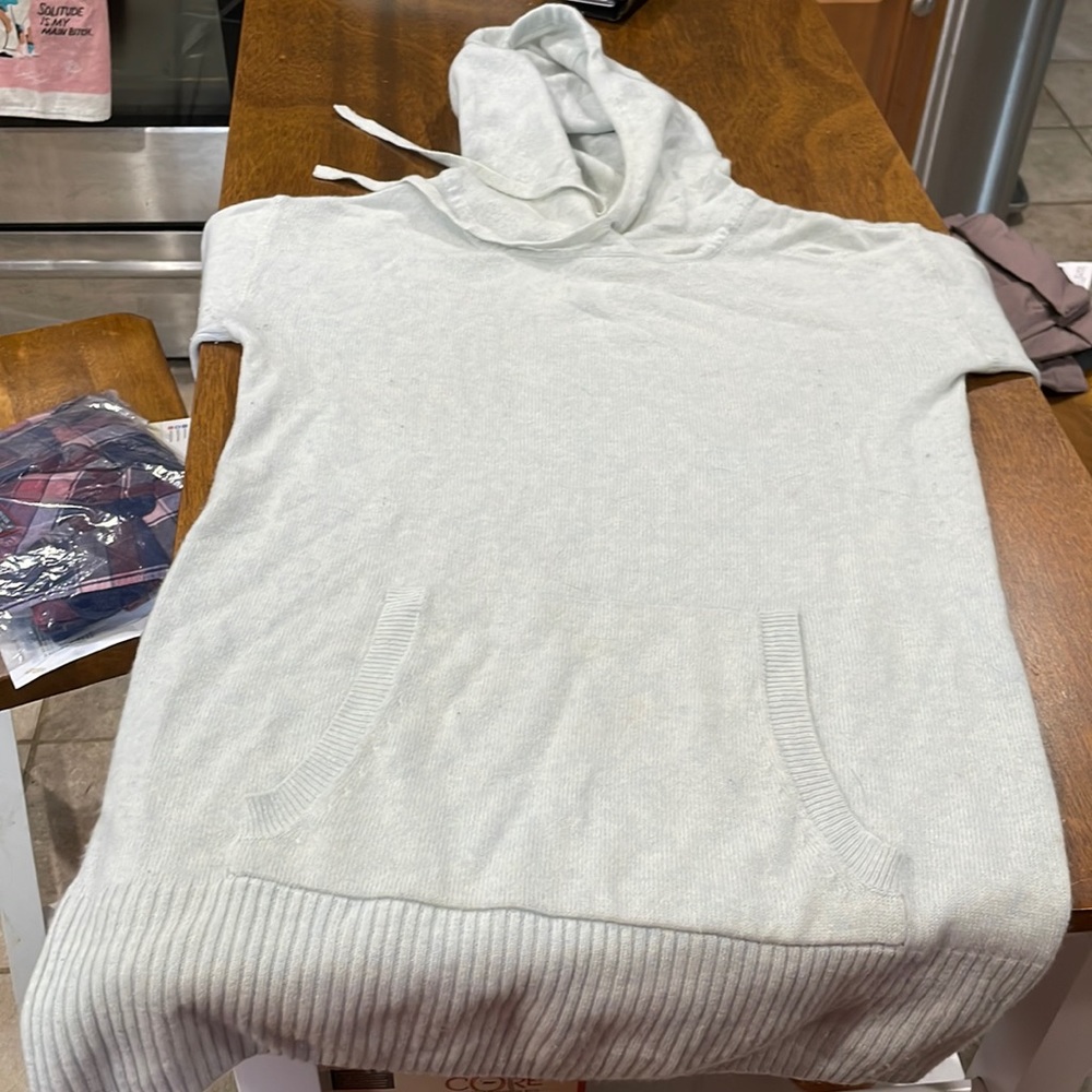 Pull over hooded cashmere sweater